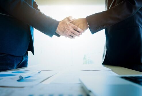 businessmen-shaking-hands-meeting_1421-282 businessmen-shaking-hands-meeting_1421-282