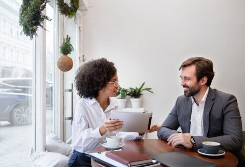 colleagues-working-together-project_23-2149286100